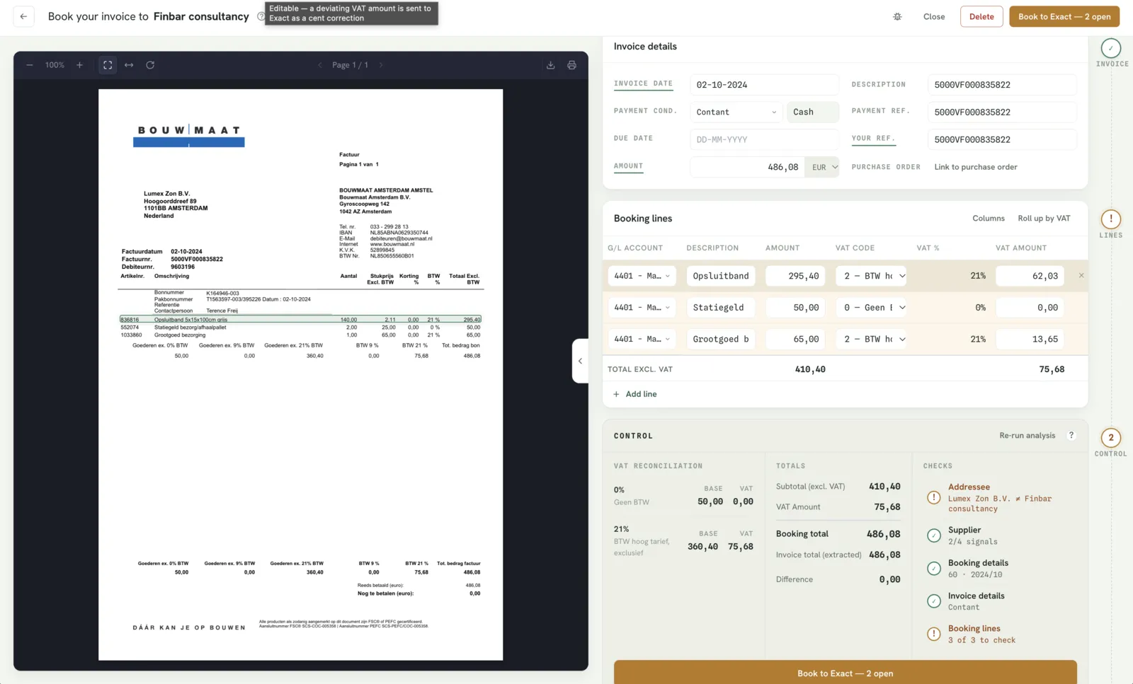 Schermata di registrazione fattura di GetSmartr.ai accanto al PDF originale
